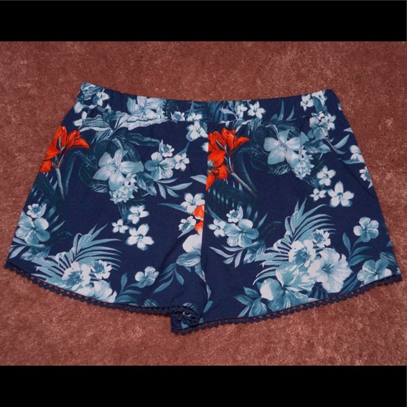 Red, white, blue floral shorts - Picture 3 of 3